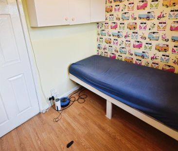 3 bedroom semi-detached house to rent - Photo 6