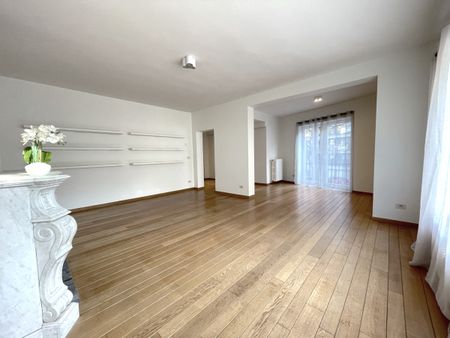 STIJLVOL APPARTEMENT VAN 145 m² TE HUUR IN CENTRUM KORTRIJK - Photo 4