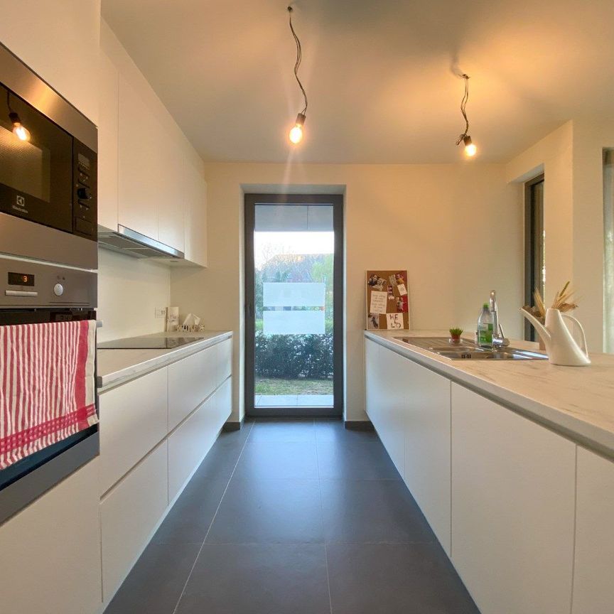 Prachtig gelijkvloersappartement met ruim terras! - Photo 1