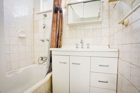 Close to Nepean Hospital! Freshly Painted - Photo 5