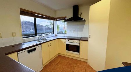 Spacious Brick & Tile Home in Long Bay - Photo 4