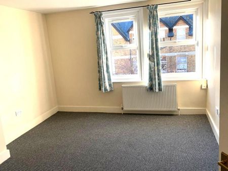 3 bedroom flat to rent - Photo 3