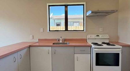 Beautiful 3 Bedroom Brick & Tile Home in Randwick Park - Photo 4