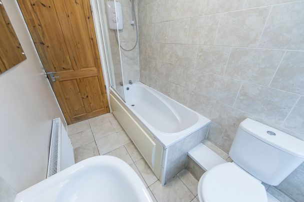 Norwood Grove, Hyde Park, Leeds - Photo 1