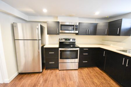 For Lease - 205 Innisfil Street Unit# B, Barrie, Ontario - Photo 3