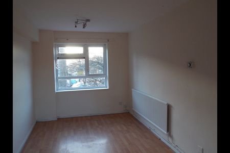 3 Bed Flat, Butterworth Path, LU2 - Photo 4