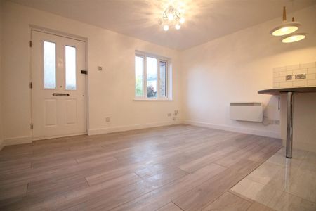 Varsity Drive, Twickenham - Photo 2