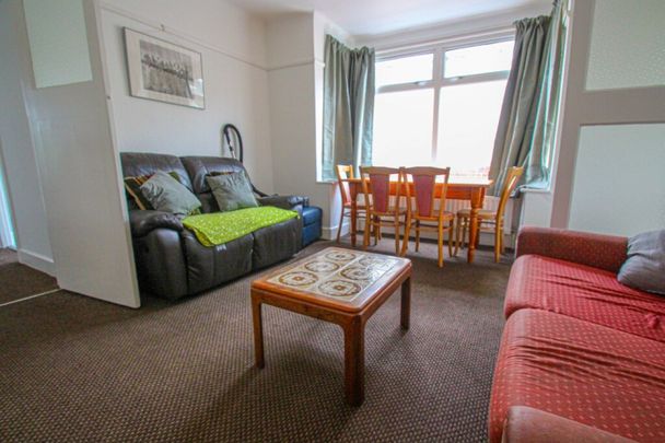 4 Bed Student House St Margarets Road - SEE VIDEO TOUR - Photo 1