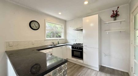 Sunny 3 Bedroom Home in Wainuiomata - Photo 2