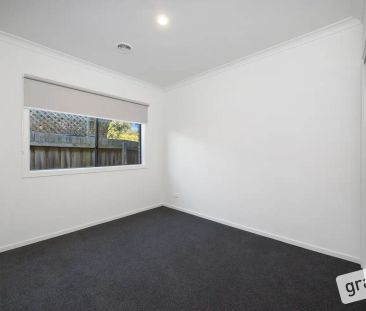 “REFURBISHED FAMILY HOME IN PAKENHAM” - Photo 4