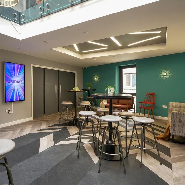 1 bedroom in a flat share to rent - Photo 1