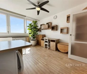 Moderní a světlý byt 1+kk s panoramatickým výhledem v 12. patře, Le... - Photo 2