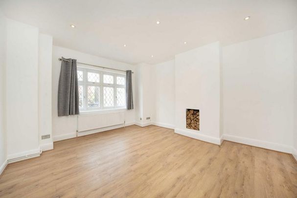 3 bedroom flat to rent - Photo 1