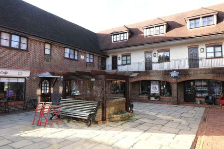 Beare Green Court Beare Green, Dorking - 1 bedroomProperty for lettings - Seymours - Photo 5