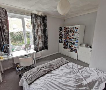 4 bedroom semi-detached house to rent - Photo 1