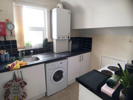 1 Bed Flat, Russian Avenue, L13 - Photo 5