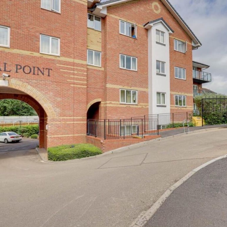 2 Bed Flat, Temple Place, RG1 - Photo 1