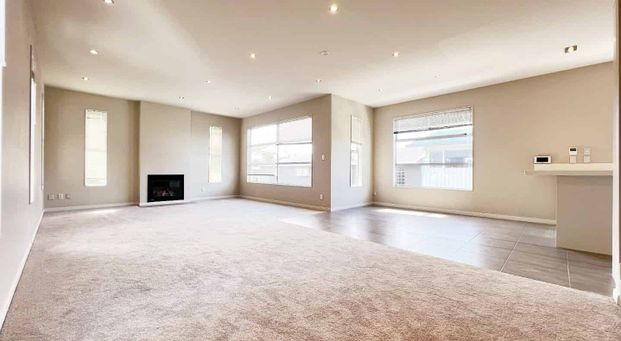 Spacious 5-Bedroom Family Home - Everything You Need! - Photo 1