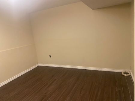 For Lease - 8 Ryecliffe Court, Toronto, Ontario - Photo 5