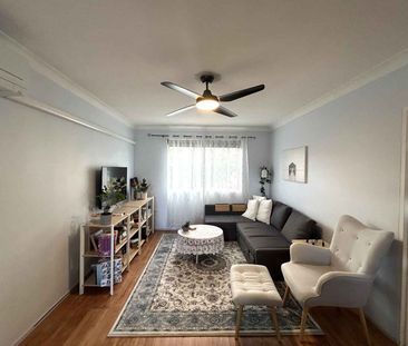 Sunlit top-floor escape in a quiet boutique block - Photo 2