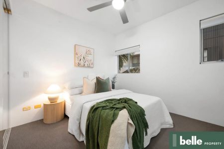 Fully furnished single room in a shared two-bedroom unit, prime location with all bills included - Photo 4