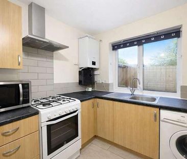 Farm Close, Southall, Middlesex, UB1 - Photo 2