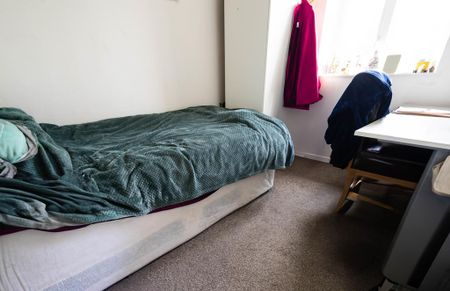 4 bedroom terraced house to rent - Photo 4