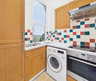 1 bedroom Flat to rent - Photo 6