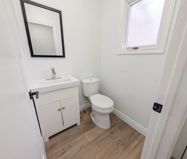 Cozy 5 Bedroom Townhouse in Thorold! - Photo 5