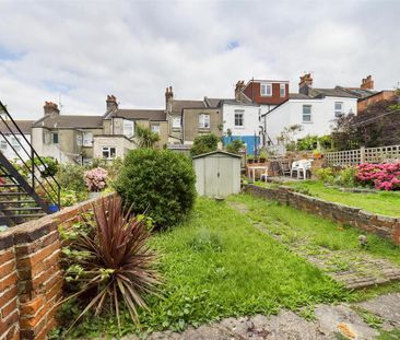 3 bedroom flat to rent - Photo 4