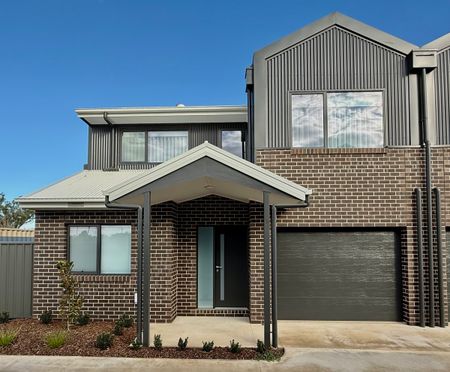 BRAND NEW 2 BEDROOM TOWNHOUSE - Photo 2