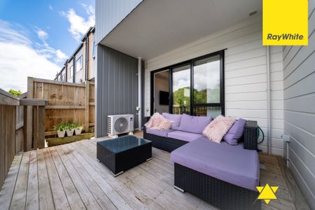 Modern Living with Spacious Indoor-Outdoor Flow in a Prime Location - Photo 4