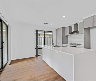 LOW MAINTENANCE LIVING IN FANTASTIC SOUTH BUNBURY - Photo 5