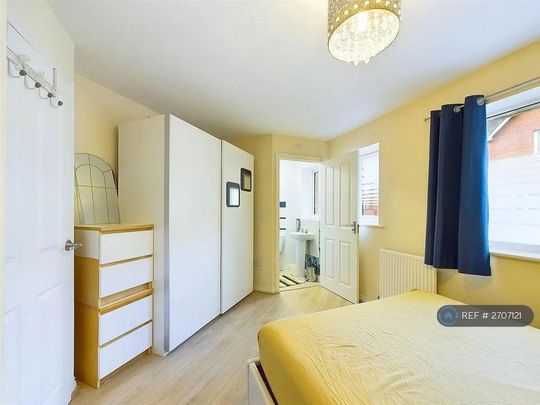 1 bedroom in a house share to rent - Photo 1