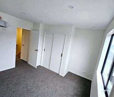 Modern 2BR Townhouse in Glen Eden! - Photo 2