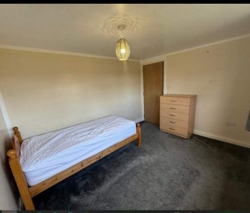 Room in a Shared House, Overstone Road, LU4 - Photo 5