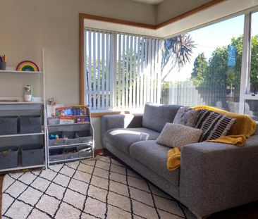 Sunny, Modern Home Just Steps from Stoke Shops - Photo 3