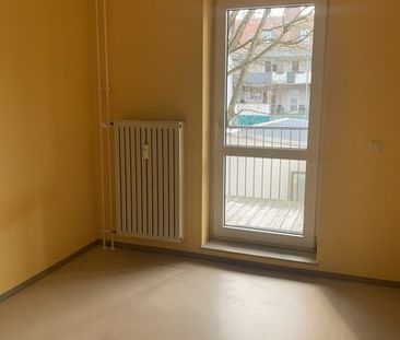 Großer Balkon, Wohnzimmer mit offenem Kochbereich, uvm. - Foto 2