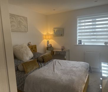 High Specification 2 Bedroom Apartment with En-suite & Parking Car ... - Photo 2