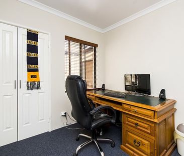 Modern Street Front Villa - Photo 3