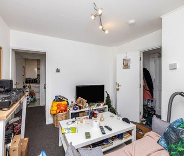 Kennington Lane, London, SE11 - Photo 1