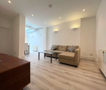 2 Bed Flat, Goldhawk Road, W12 - Photo 3
