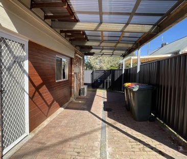 Tidy 2 bedroom cottage close to CBD - Photo 5