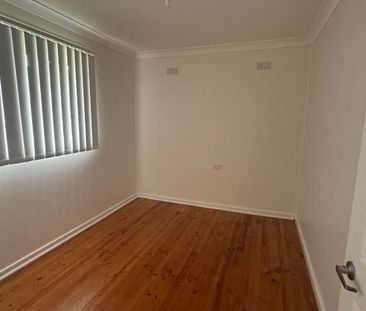 Three Bedroom Family Home Freshly Painted - Photo 5