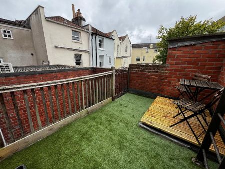 2 bedroom maisonette to rent - Photo 3