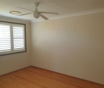 THREE BEDROOM HOME WITH UNDER HOUSE GARAGE & WORKSHOP SPACE , ALL D... - Photo 4