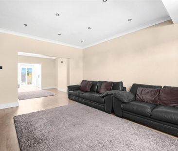 4 bedroom semi-detached house to rent - Photo 3