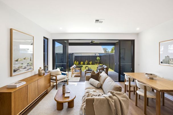 Brand New Stunning Terrace - Photo 1