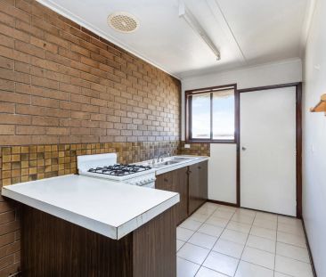 Spacious two bedroom unit in convenient location - Photo 4