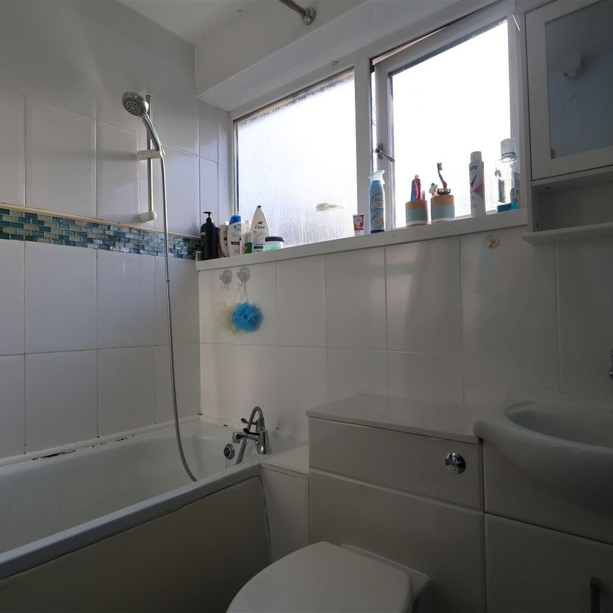 Flanders Close, Redditch - Photo 1